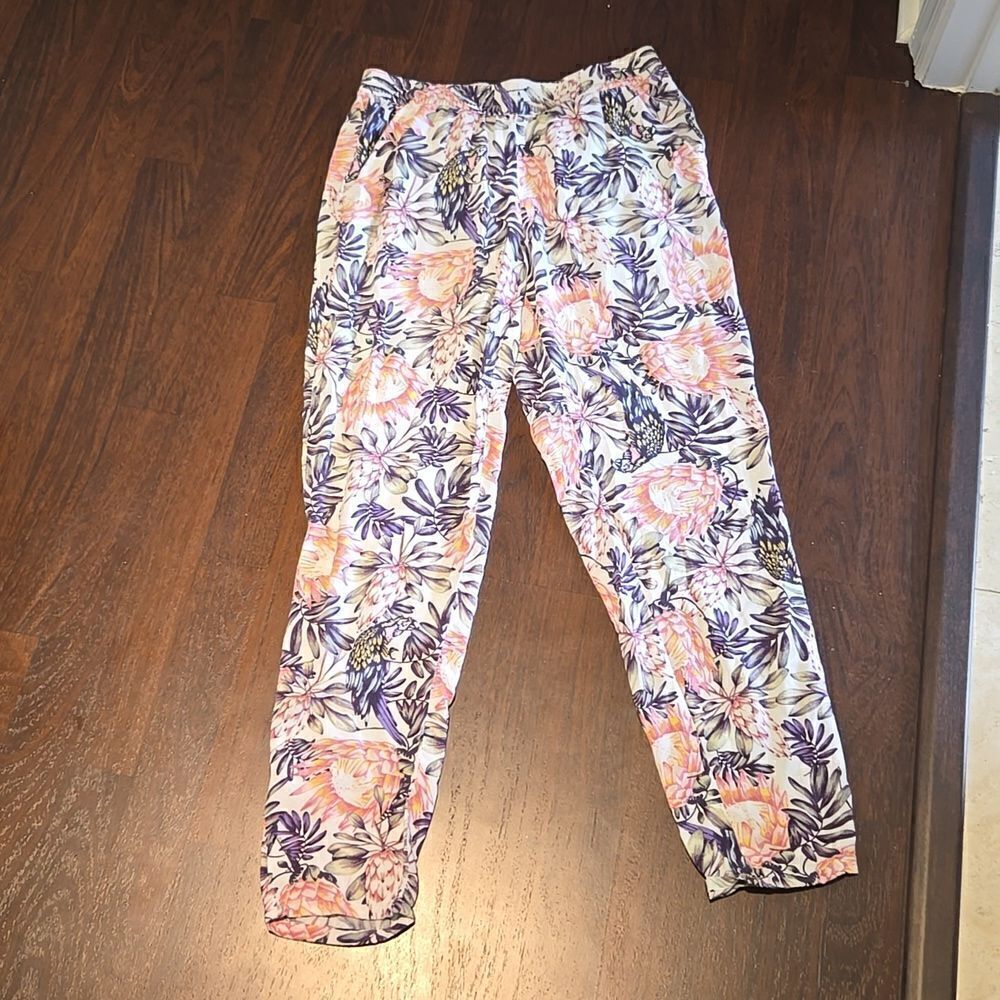 Tropical print pants gray condition divided brand size 8